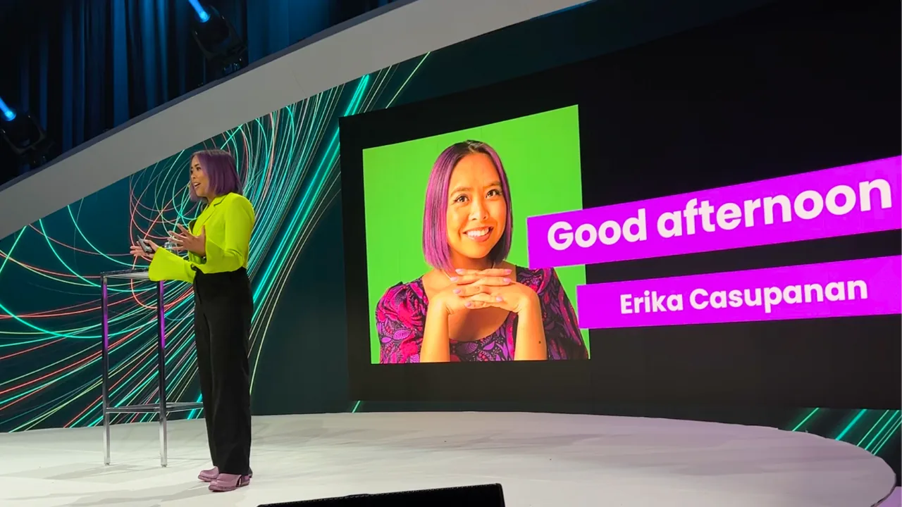 Erika on the main stage at the Canadian Meetings + Events Expo